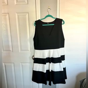 Yours Clothing Black/White Dress - Size 24